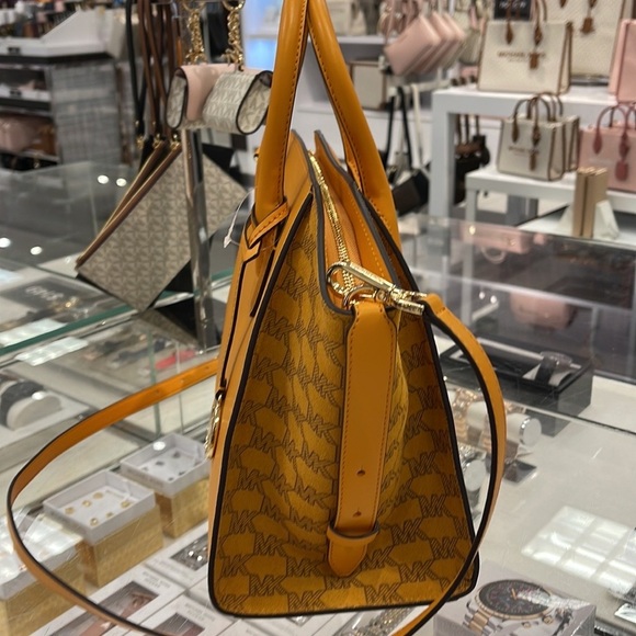 Michael Kors Avril Large Top Zip Satchel Shoulder Bag
Honeycomb - Picture 13 of 16